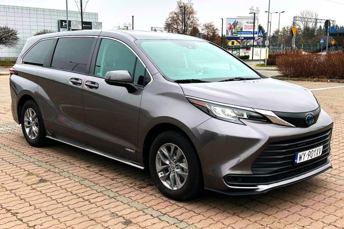 KLASA PREMIUM<br>TOYOTA SIENNA