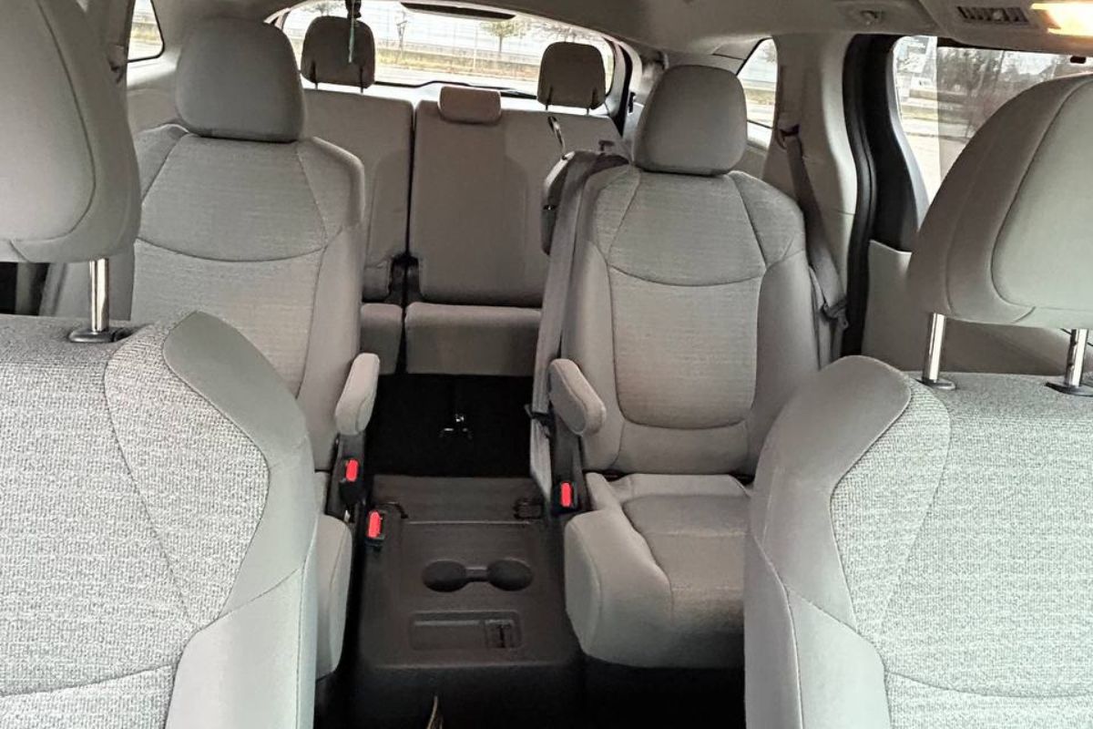 TOYOTA SIENNA 2,5 HYBRYDA