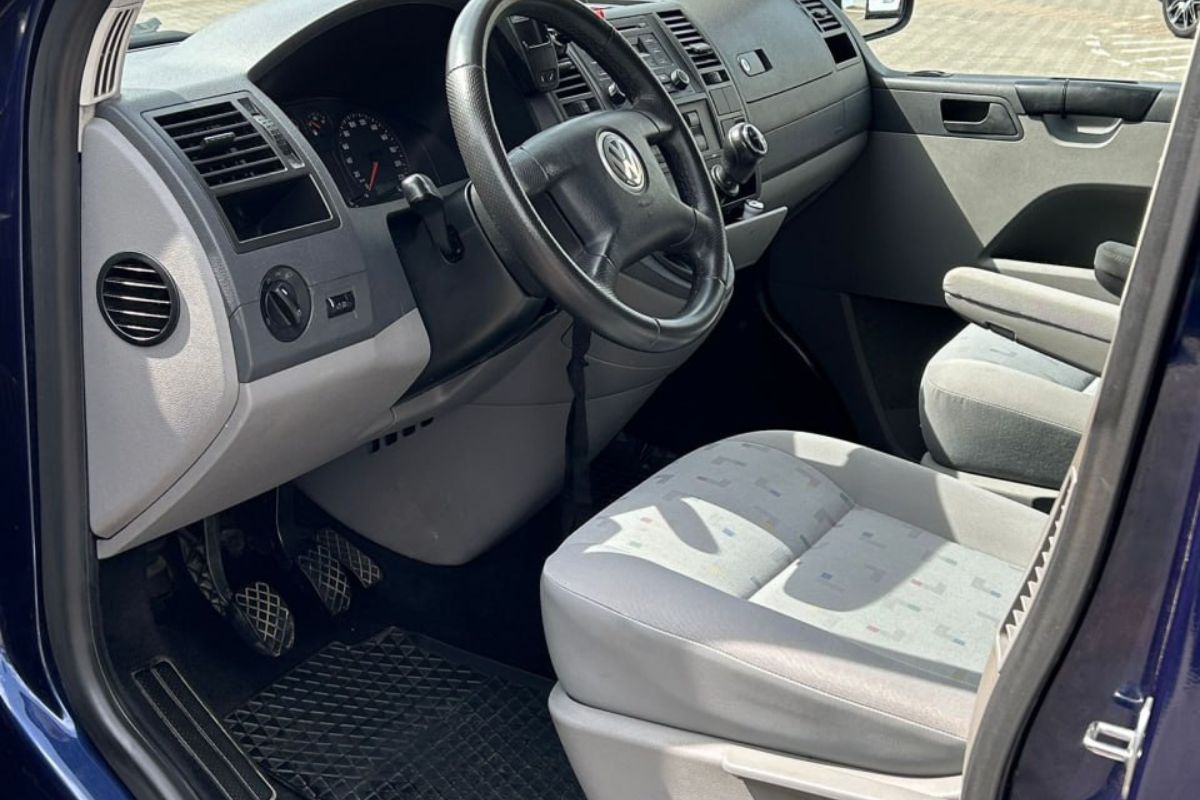 VOLKSWAGEN CARAVELLE 2.5 TDI