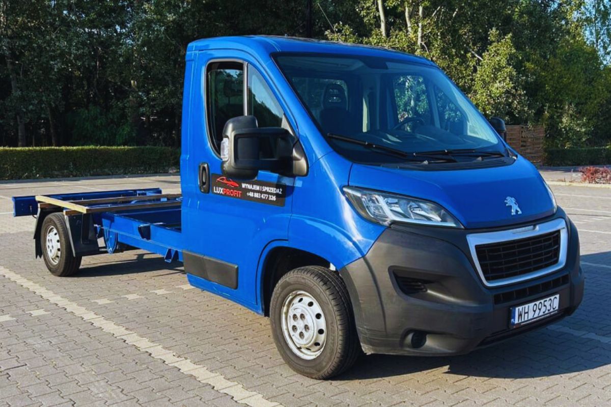 PEUGEOT BOXER 2.2 TD L4, szerokość 130 cm