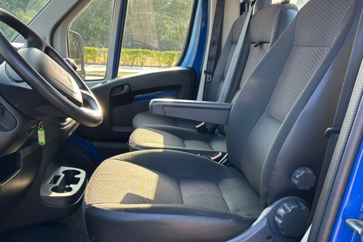 PEUGEOT BOXER 2.2 TD L4, szerokość 130 cm